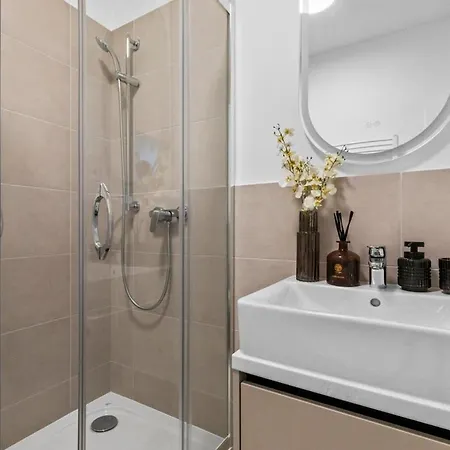Slnecnice 1-bedroom On Floor 6 With Parking By Skyviews * Janíkov