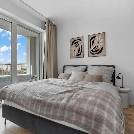 Slnecnice 1-bedroom On Floor 6 With Parking By Skyviews * Janíkov